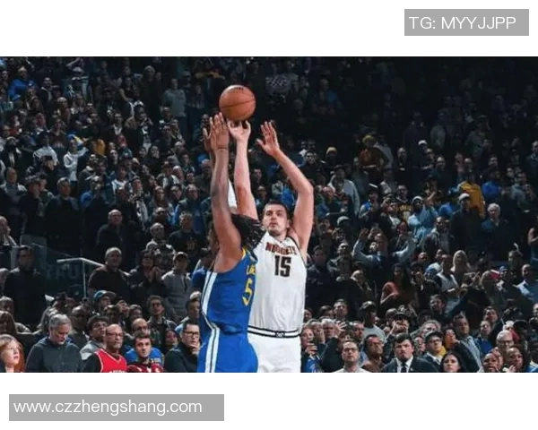 拓媒:球队没有约基奇式的传球手 需要减少传球失误 稳妥点为好